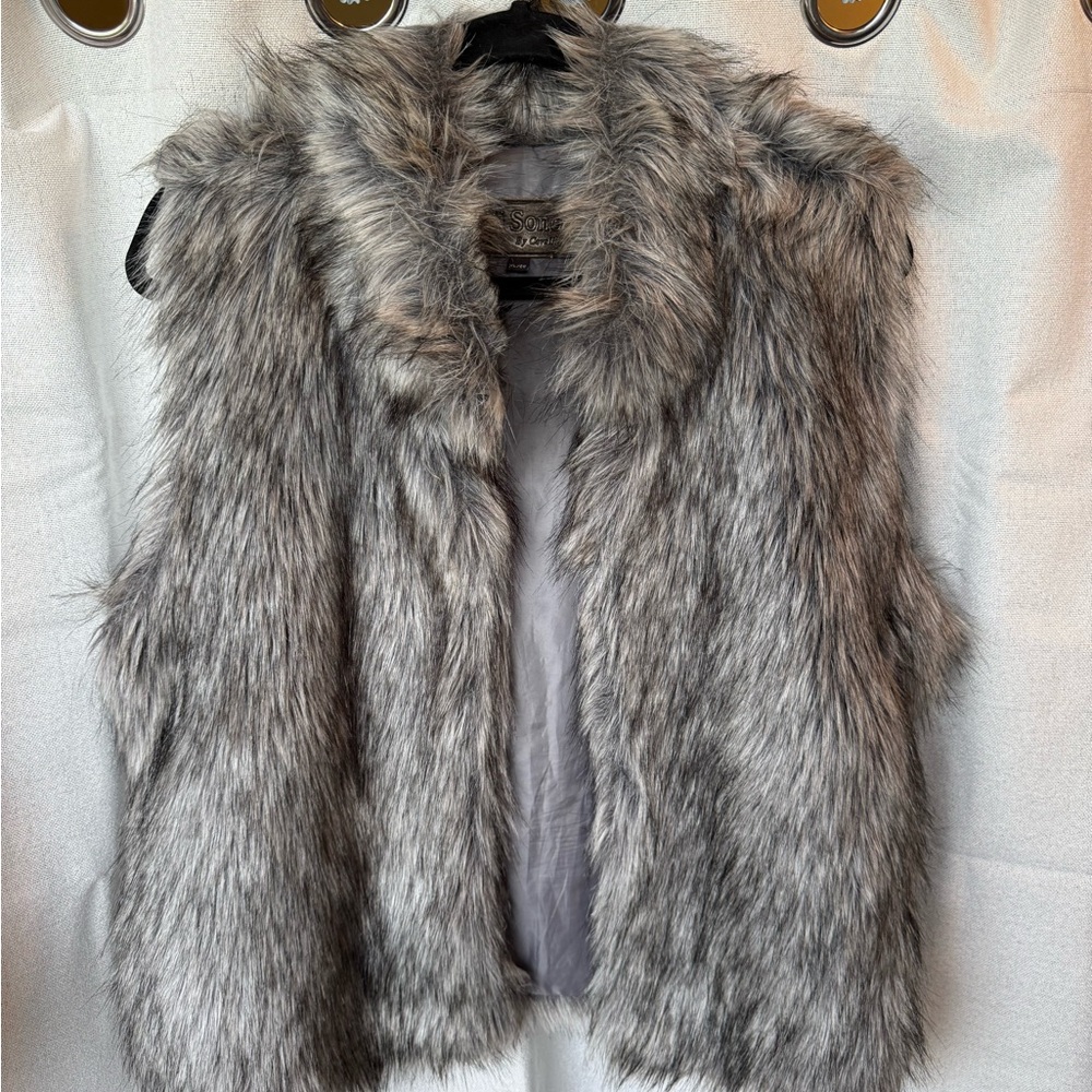 Ci Sono Faux Fur Vest in Gray and Silver Tones